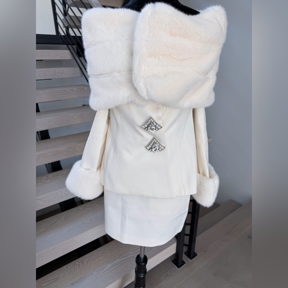 New Old Money Jessica Bara White Faux Fur Jacket and Matchinv Skirt size S - Picture 7 of 13